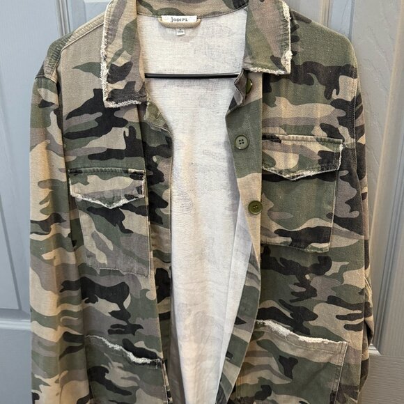 Women's Boutique Large Camo Jacket - Picture 1 of 4